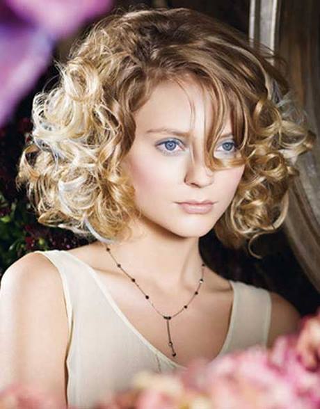 Hairstyles for curly hair and round faces hairstyles-for-curly-hair-and-round-faces-32_5