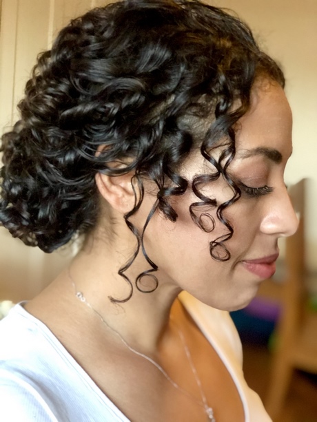 Hairstyles for super curly hair hairstyles-for-super-curly-hair-78_4