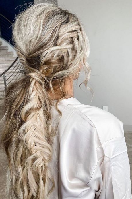 Long hairstyles for homecoming long-hairstyles-for-homecoming-84_5