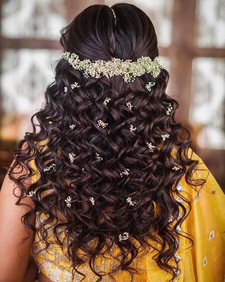 Party hairstyles for curly hair party-hairstyles-for-curly-hair-01_11