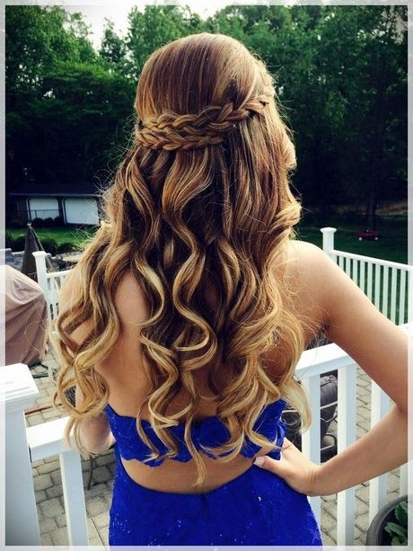 Party hairstyles for curly hair party-hairstyles-for-curly-hair-01_5