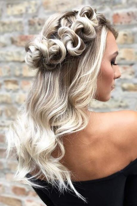 Prom hairstyles for blonde hair