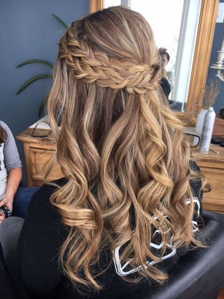 Prom hairstyles for long hair down curly prom-hairstyles-for-long-hair-down-curly-66_8