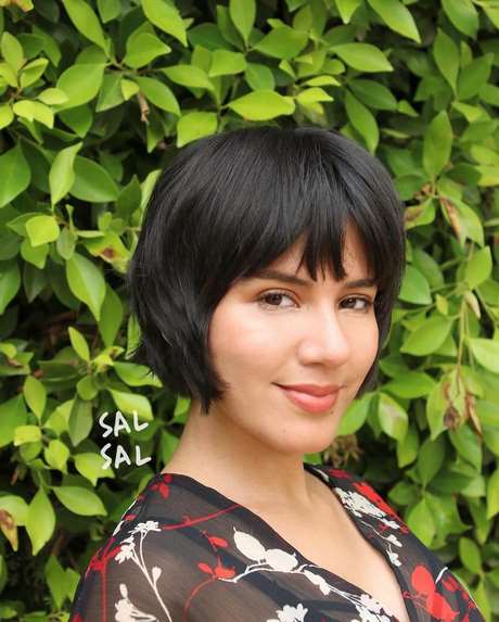 Round face short hair with bangs round-face-short-hair-with-bangs-22_11