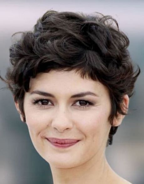Short haircut for curly hair round face short-haircut-for-curly-hair-round-face-87_11