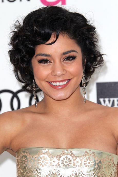 Short haircut for curly hair round face short-haircut-for-curly-hair-round-face-87_15