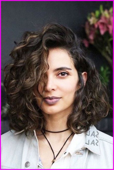 Short haircuts for curly hair and round face