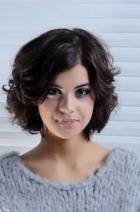 Short haircuts for wavy hair and round faces short-haircuts-for-wavy-hair-and-round-faces-32_14