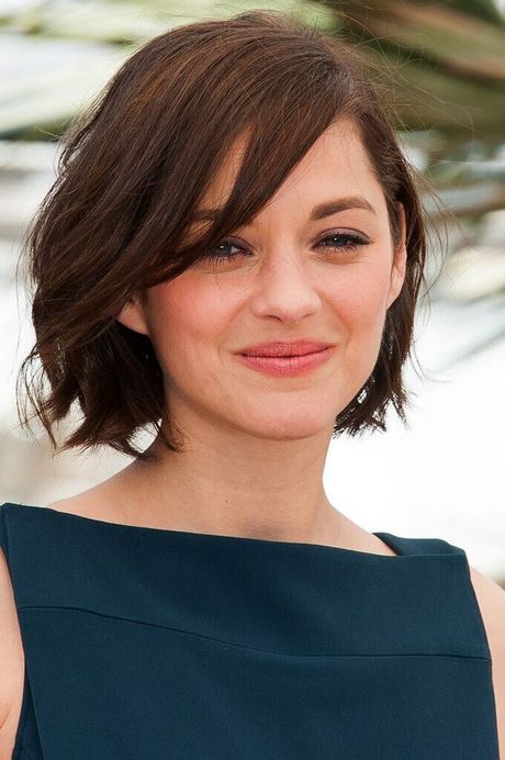 Short haircuts for wavy hair and round faces short-haircuts-for-wavy-hair-and-round-faces-32_15