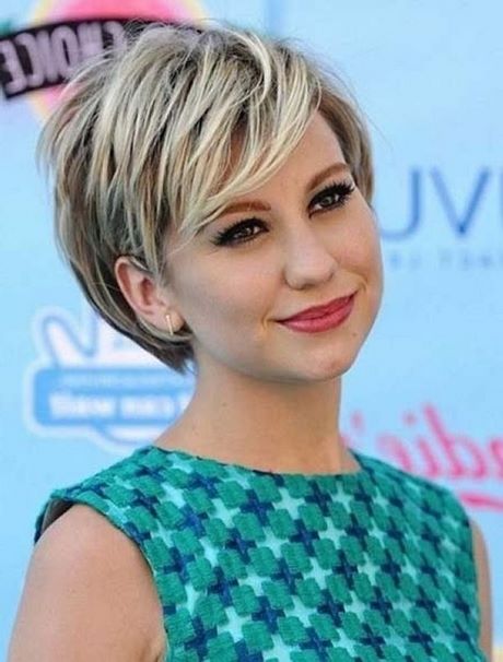 Short haircuts for women with fat faces