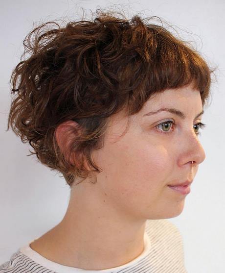 Short haircuts with bangs for curly hair short-haircuts-with-bangs-for-curly-hair-09_10