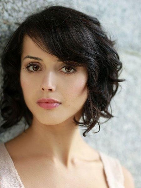 Short hairstyles for ladies with curly hair