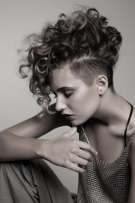 Short hairstyles for ladies with curly hair short-hairstyles-for-ladies-with-curly-hair-35_11