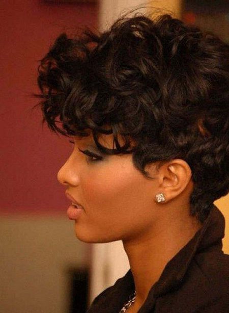 Short hairstyles for wide faces