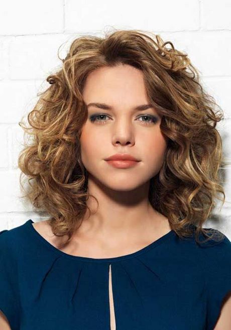 Short to medium hairstyles for curly hair short-to-medium-hairstyles-for-curly-hair-57_14