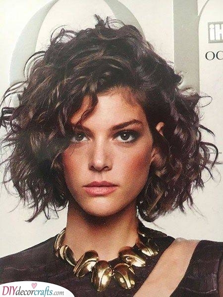 Short to medium hairstyles for curly hair short-to-medium-hairstyles-for-curly-hair-57_18