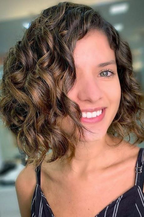 Short to medium hairstyles for curly hair short-to-medium-hairstyles-for-curly-hair-57_8