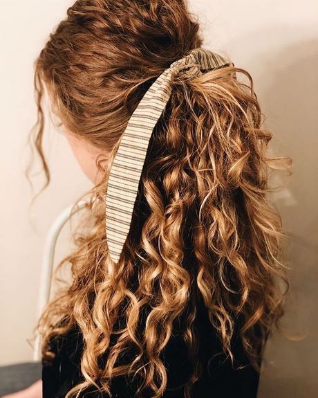 Simple hairstyles for naturally curly hair