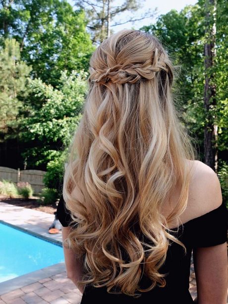 Wavy hairstyles for prom