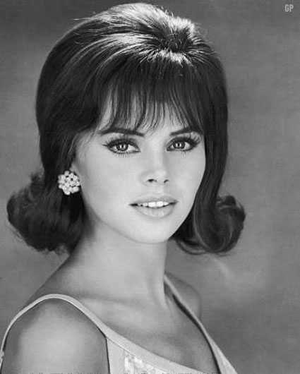 Hairstyles in the 1960s hairstyles-in-the-1960s-16_14
