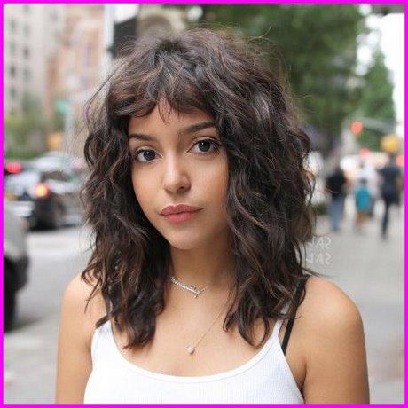 Short haircuts for curly hair 2019 short-haircuts-for-curly-hair-2019-45_9