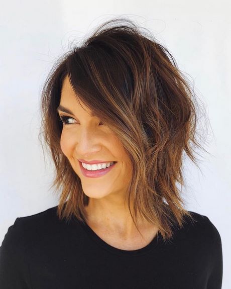 2023 short hairstyles for women over 40 2023-short-hairstyles-for-women-over-40-48_4