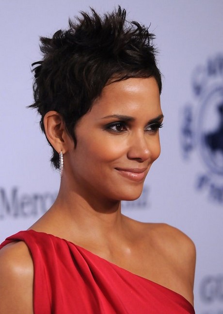 Latest short hairstyles for women 2023