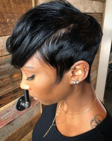 Short haircuts for black women 2023
