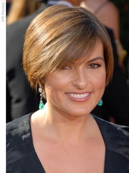 Short haircuts for round faces 2023 short-haircuts-for-round-faces-2023-51_2