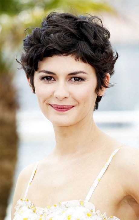 Short hairstyles for round faces 2023 short-hairstyles-for-round-faces-2023-83_2