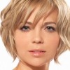 Textured short hairstyles for round faces