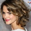Short haircuts for wavy hair and round faces